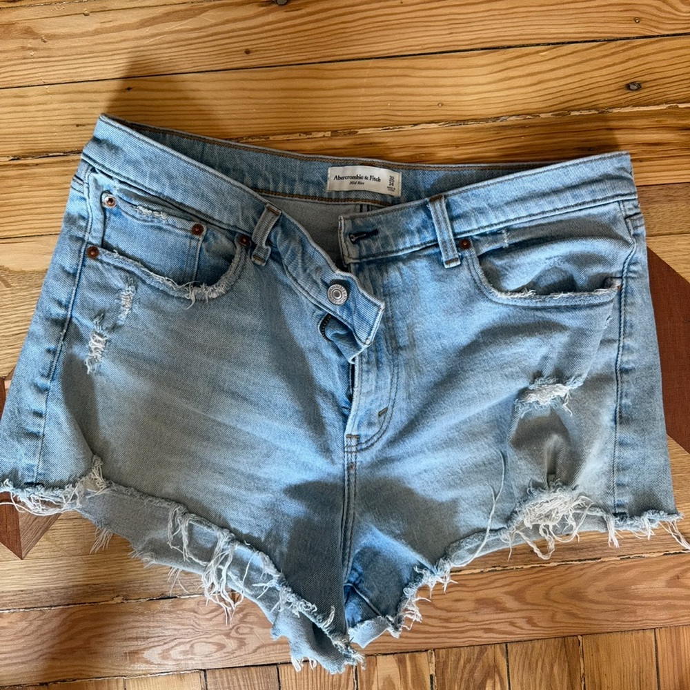 Distressed Denim Shorts Abercrombie and Fitch size 32